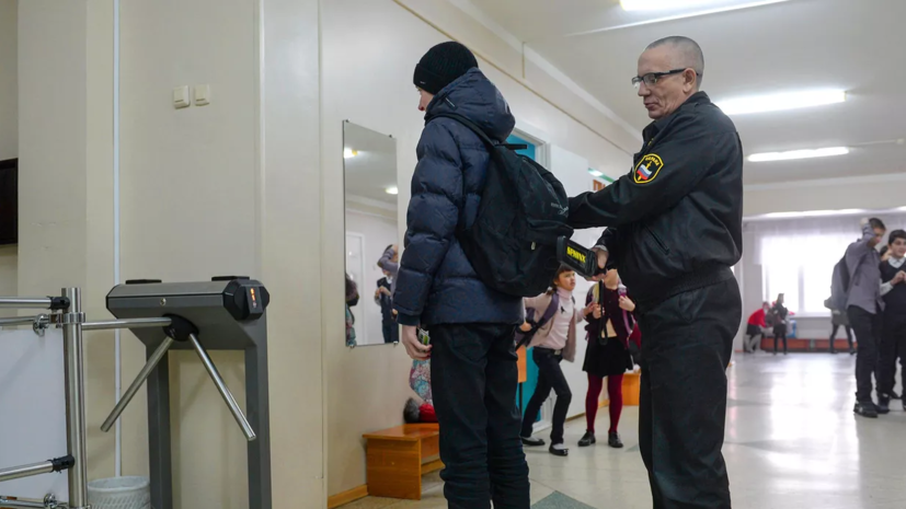 Глава Забайкалья поручил усилить меры безопасности в школах региона после стрельбы в Ижевске
