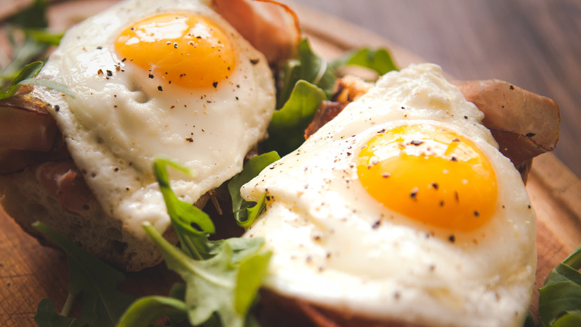Диетолог Калинчев назвал яйца и кисломолочную продукцию полноценной заменой мясу