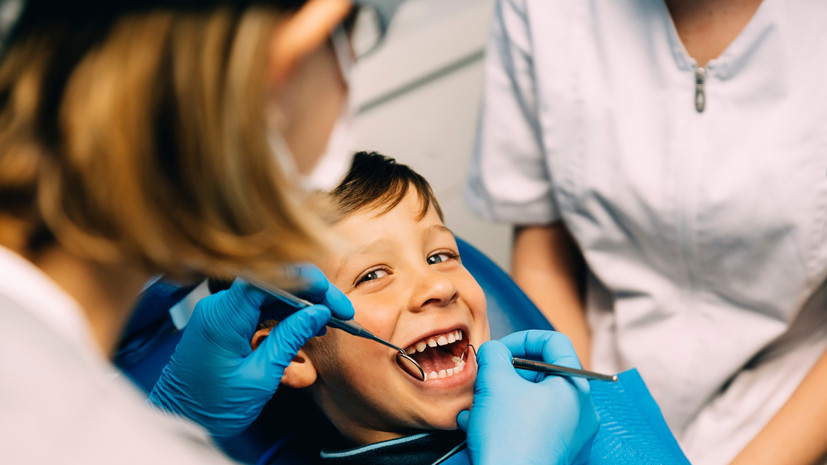 Стоматолог Пятибратова рассказала, что в период прорезывания зубов у детей могут краснеть щёки
