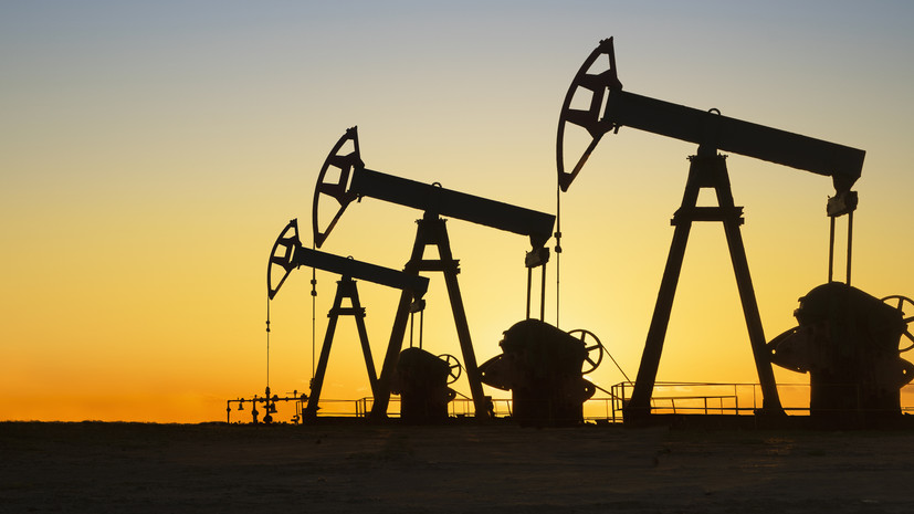 ЕК готовит законодательную основу для ограничения цен на российскую нефть