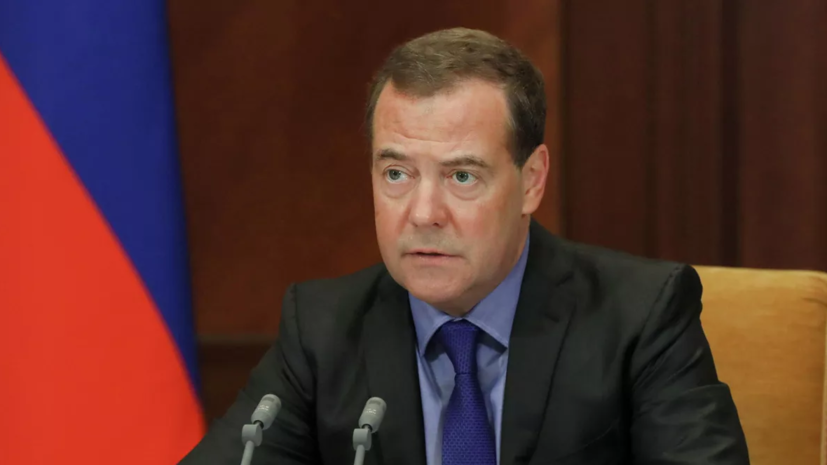 Медведев считает, что подавшего заявку в НАТО Зеленского «явно накрыло»