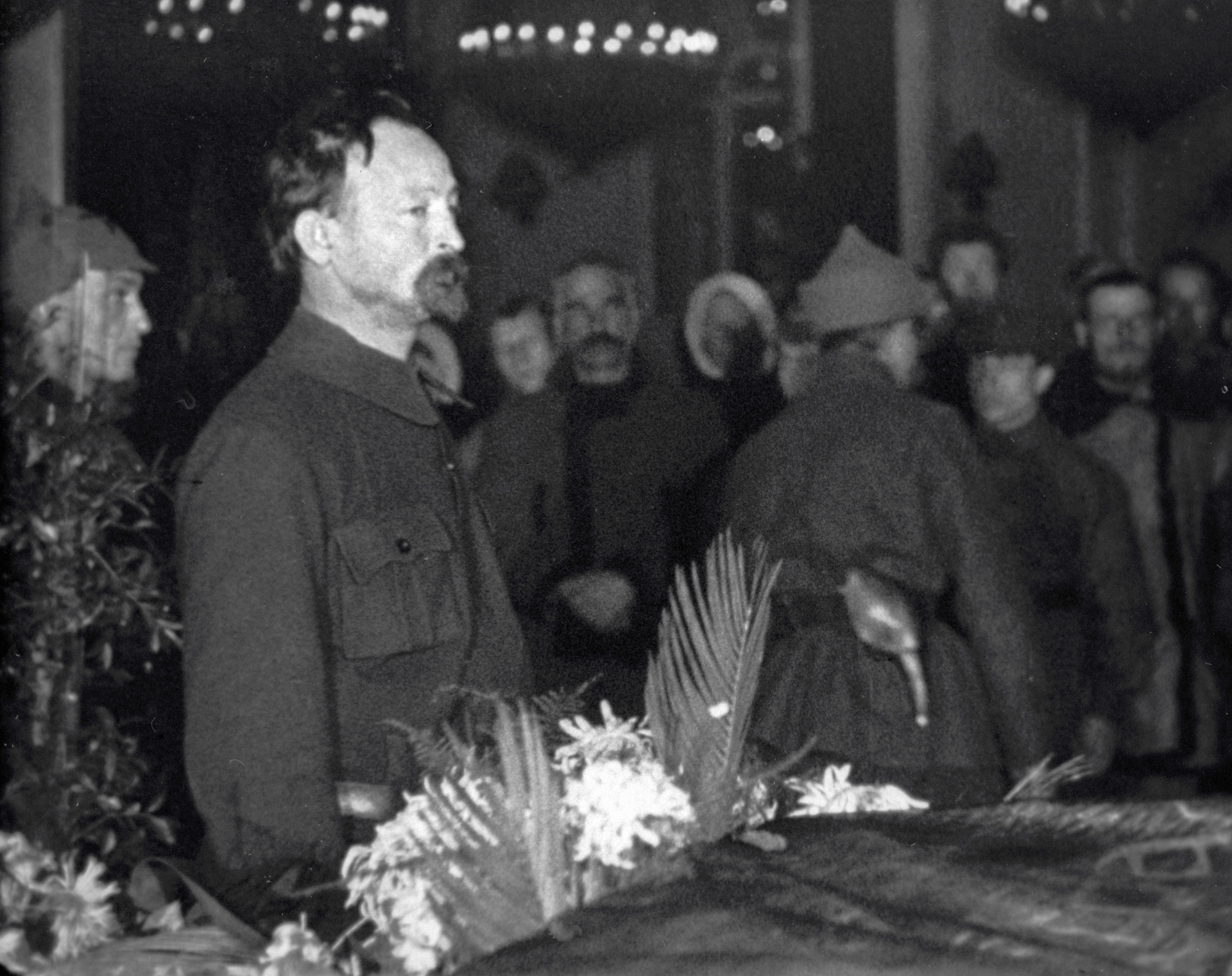 Дзержинский похоронен. Дзержинский на похоронах Ленина.