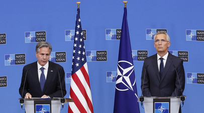 Госсекретарь США и генсек НАТО во время пресс-конференции в Брюсселе