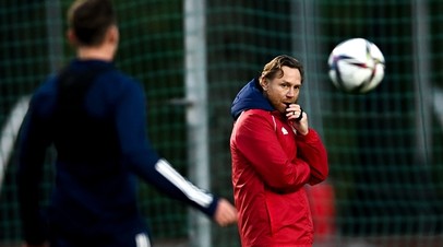 Главный тренер сборной России Валерий Карпин