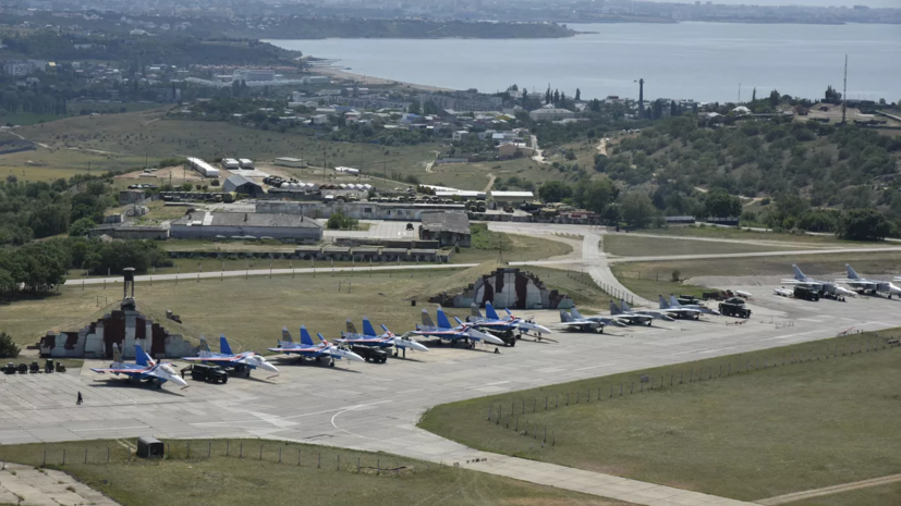 Губернатор сообщил, что в Севастополе самолёт выкатился за пределы полосы и загорелся