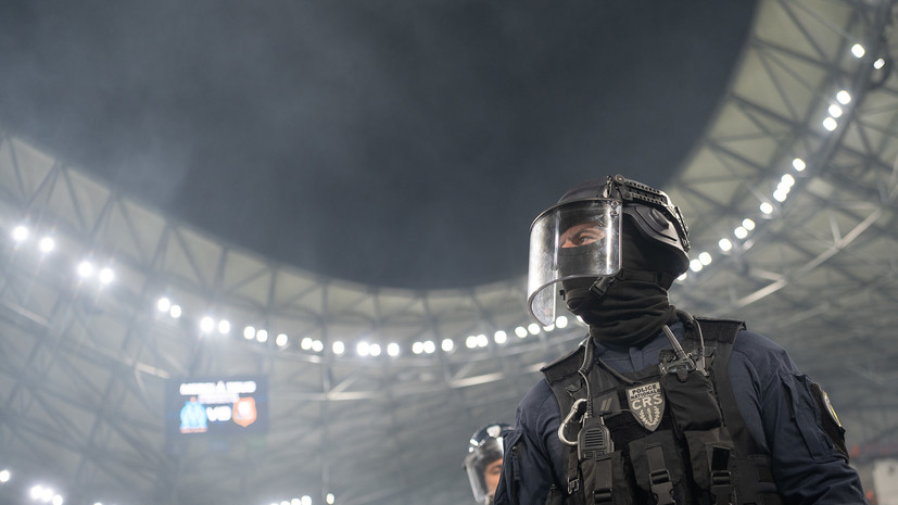 Полиция применила слезоточивый газ во время матча чемпионата Франции по футболу