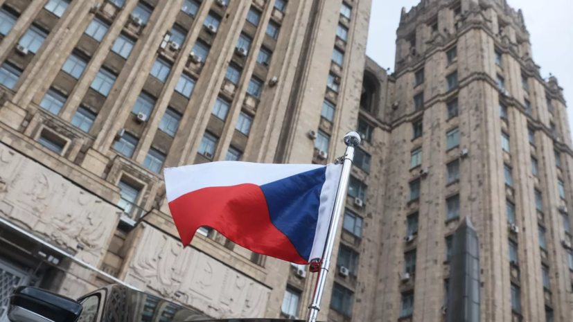 МИД Чехии призвал чешских граждан покинуть Россию