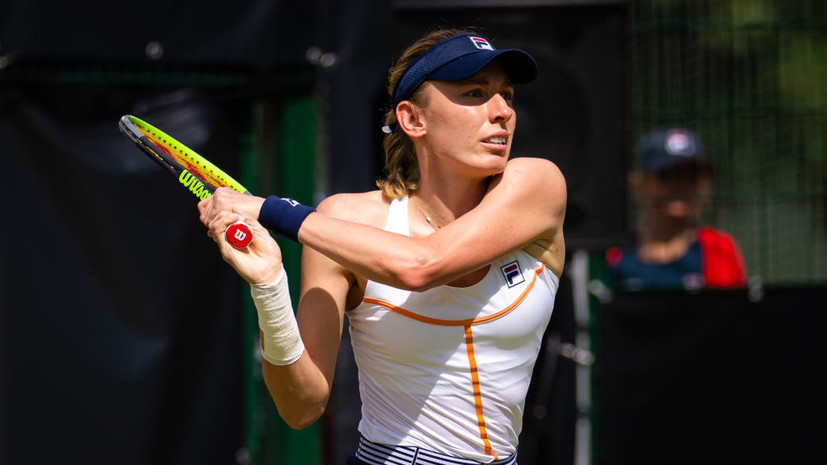 Александрова обыграла Азаренко в первом круге теннисного турнира в Остраве