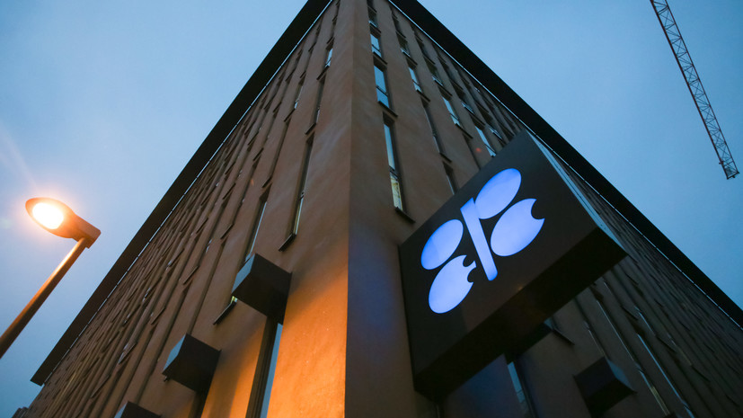 «Не пойдут на поводу у США»: страны ОПЕК+ договорились снизить добычу нефти на 2 млн баррелей в сутки