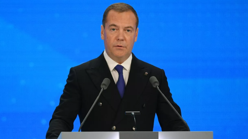 Медведев призвал психиатров заняться Зеленским из-за его слов об ударах НАТО по России