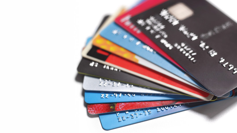 Экономист Волкова напомнила, что кредитная карта не может считаться финансовой подушкой