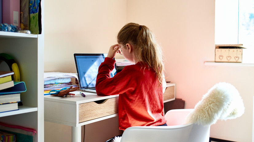Психолог Наумова рассказала, как отучить детей списывать домашнее задание из интернета