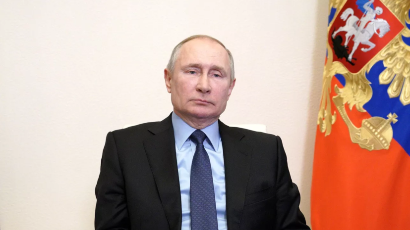 Путин предоставил командующим войск право вручать госнаграды от его имени