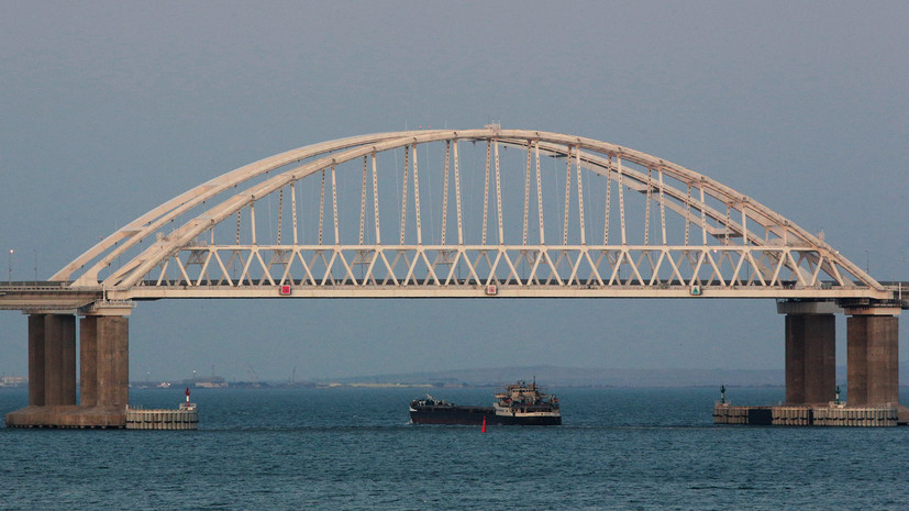 Судоходство в Керченском проливе из-за пожара на Крымском мосту не приостанавливалось
