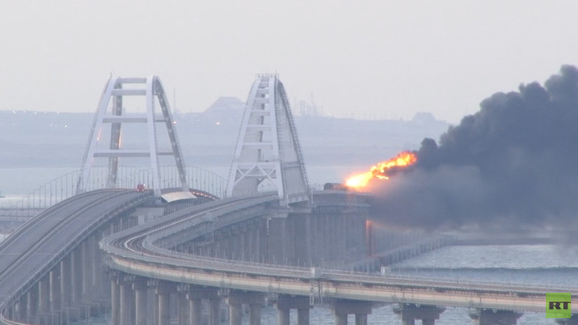 Советник главы Крыма Крючков: на участке Крымского моста горит цистерна с топливом