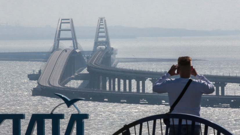 Начато движение автотранспорта по Крымскому мосту