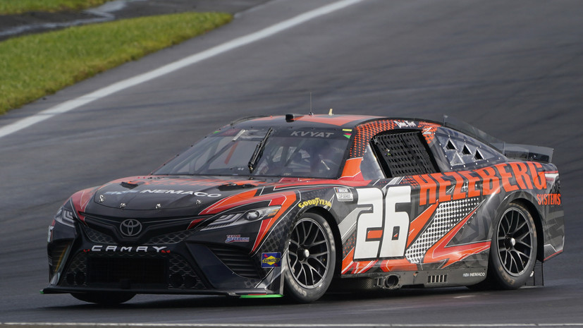 «Неслабое испытание»: Квят дебютировал в NASCAR Xfinity и показал второй результат в истории своей команды