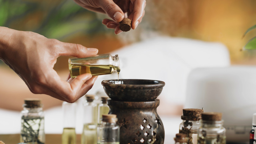 Эксперт по ароматерапии Тихонов назвал эфирные масла с лавандой эффективными при снятии стресса