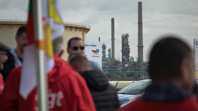 Кабмин Франции пригрозил силовыми методами прекратить забастовку сотрудников TotalEnergies