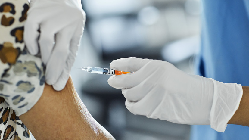 Врач Лиознов напомнил правила вакцинации против COVID-19 и гриппа