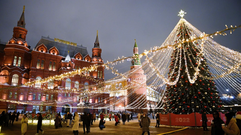 Опрос: 52% россиян поддерживают отмену праздничных мероприятий на Новый год