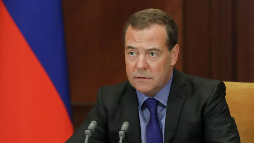 Медведев прокомментировал идею «старого дурня» из США использовать ракеты против России