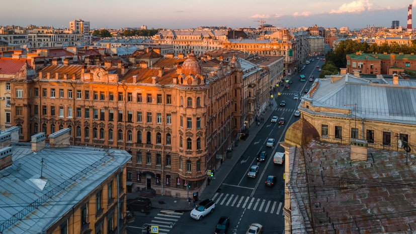 Власти Петербурга объяснили вручение повесток в подъездах жилых домов