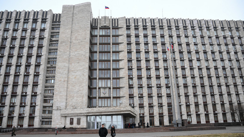 Кулемзин: снаряд ВСУ попал в автостоянку около здания городской администрации Донецка