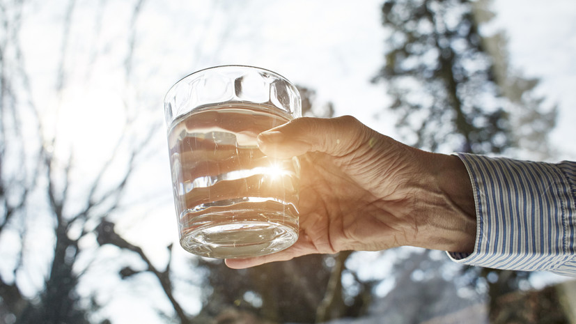 Диетолог Дюваль посоветовала соблюдать питьевой режим для поддержания памяти в пожилом возрасте