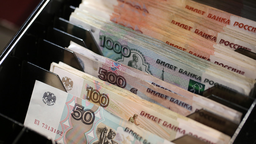 Объём средств граждан в банках России в сентябре сократился на 1,4%