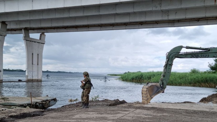 Погибли три человека: ВСУ нанесли 12 ударов по херсонской переправе