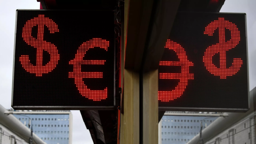 Экономист спрогнозировал значение курса доллара в районе 60—62 рублей в ближайшее время