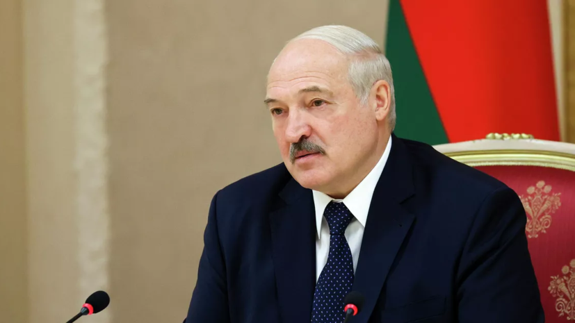 Лукашенко высказался против появления на Украине белорусского оружия