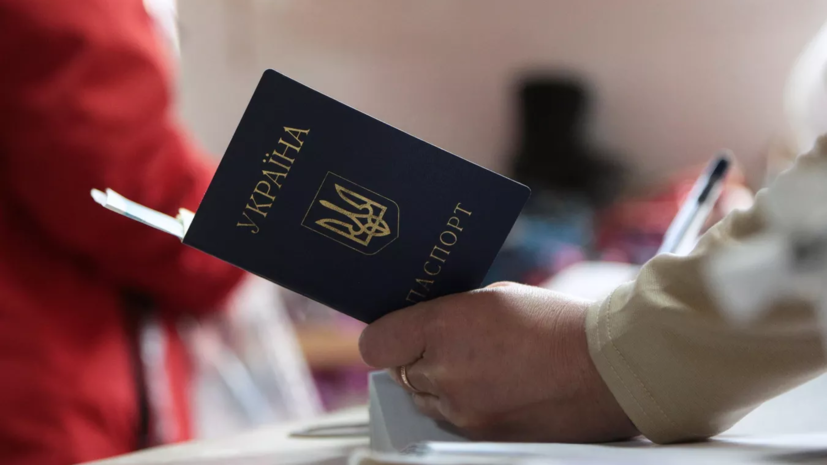 МВД России: жителей новых регионов не вынуждают отказаться от паспорта Украины