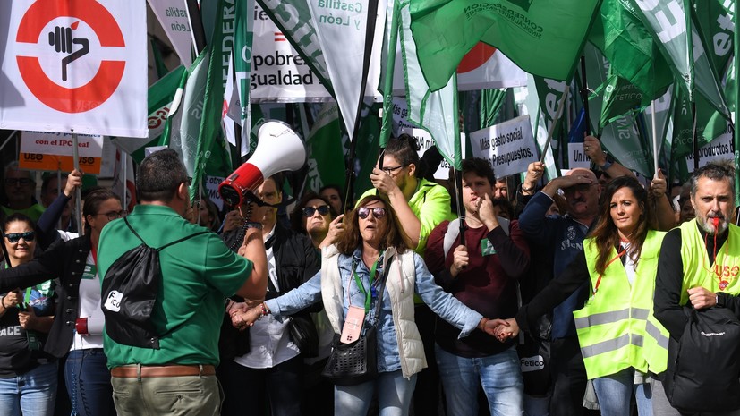 В Мадриде тысячи людей вышли на демонстрацию с требованием повысить зарплаты