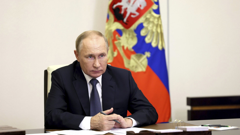 Путин поздравил Си Цзиньпина с переизбранием на пост генсека КПК на третий срок