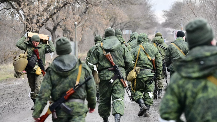 Рогозин доставил гуманитарную помощь и зимнее обмундирование Народной милиции ДНР