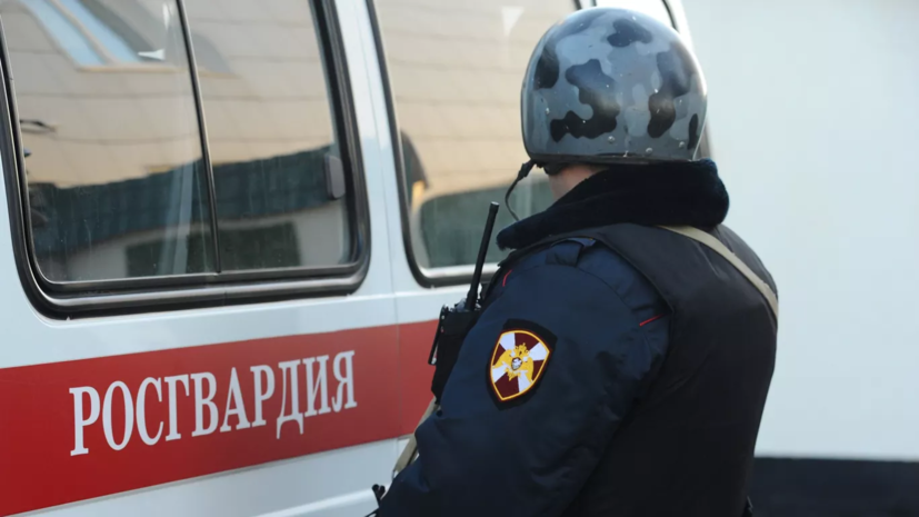 Сотрудники Росгвардии в Пермском крае задержали зашедшего в школу с ножом мужчину