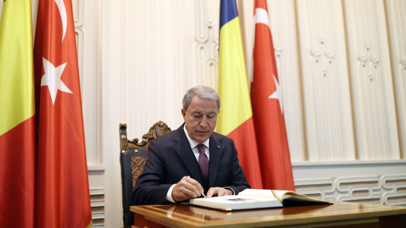 Министр обороны Румынии Дынку подал в отставку на фоне разногласий с президентом страны