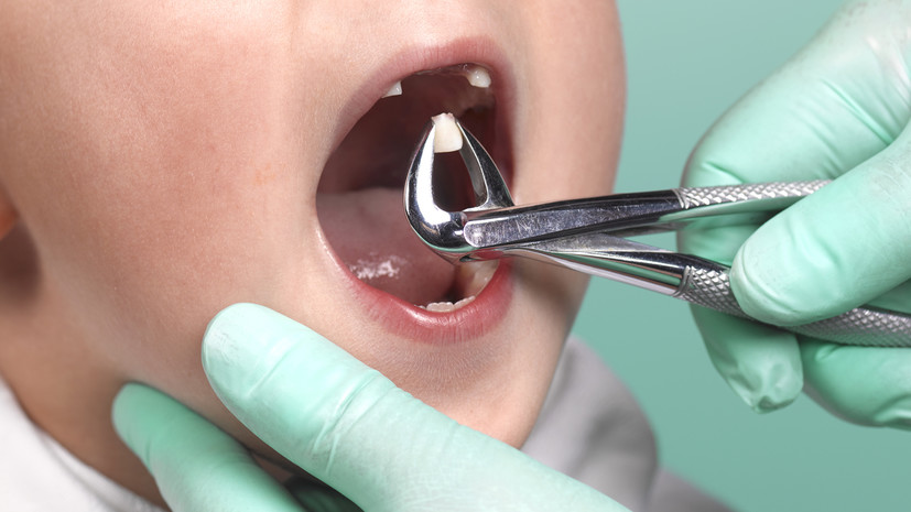 Стоматолог Маруфиди посоветовала родителям следить за гигиеной молочных зубов детей