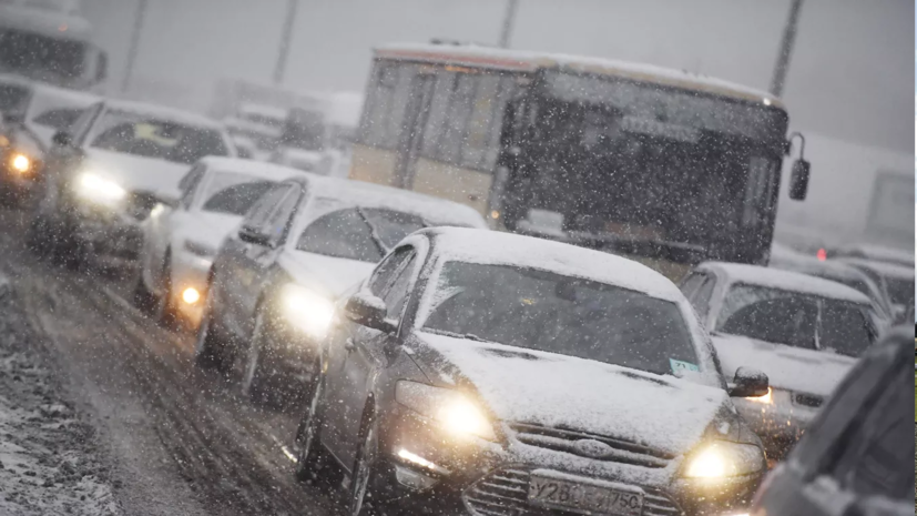 В Свердловской области продлили предупреждение о мокром снеге и ветре