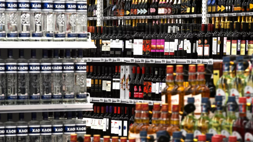 В Госдуме предложили запретить торговлю крепким алкоголем в микротаре
