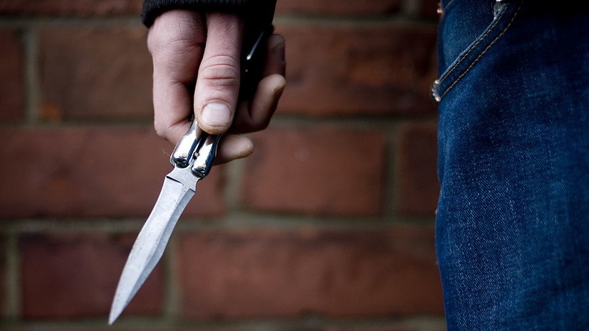 В Волгоградской области бывший ученик ворвался в школу и угрожал директору ножом