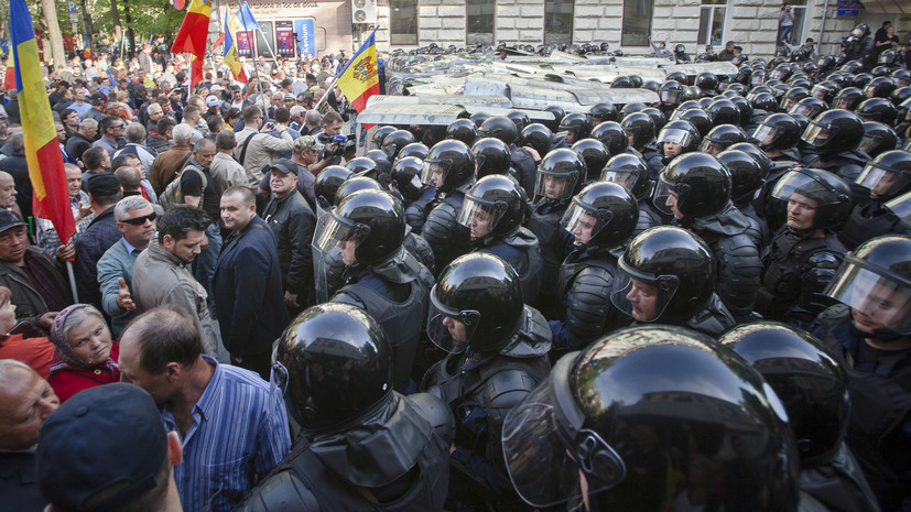Полиция в Кишинёве снесла более 30 палаток в городке оппозиции