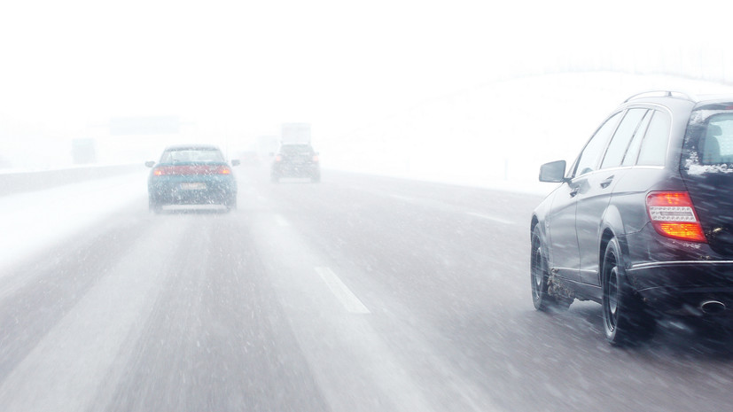 Автоэксперт Солдатов посоветовал владельцам машин переходить на зимнюю резину
