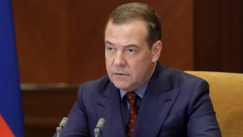 Медведев: Киев может достичь стабильности энергоснабжения, признав требования России