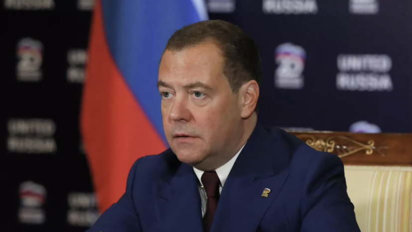 Медведев выразил соболезнования в связи с гибелью журналистки Бабаевой
