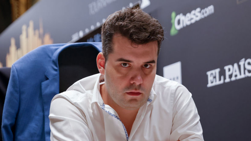 Непомнящий обыграл Карлсена и пробился в финал ЧМ по шахматам Фишера