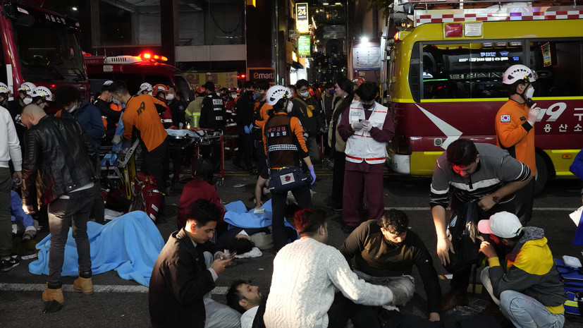 «Синьхуа»: четыре гражданина Китая погибли в давке в Сеуле