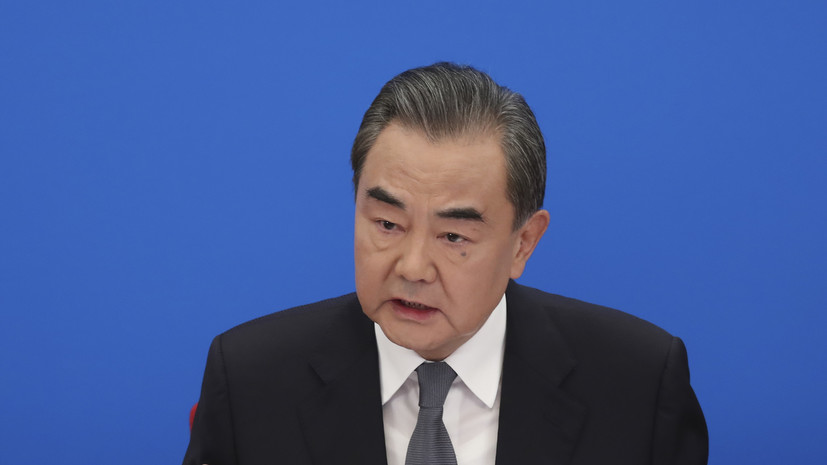 Глава МИД Китая Ван И призвал не допустить эскалации на Украине